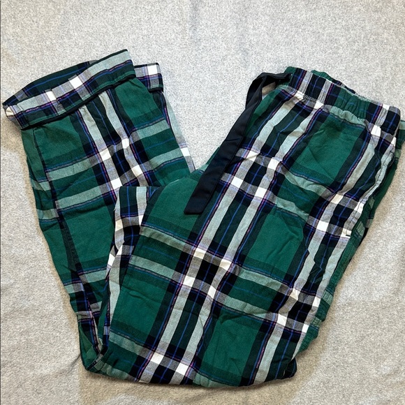 Victoria’s Secret Pajama Set with Plaid Pants - Picture 9 of 9